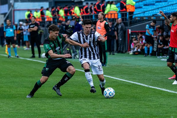 What techniques can swimmers use to improve their times in UK swimming competitions?